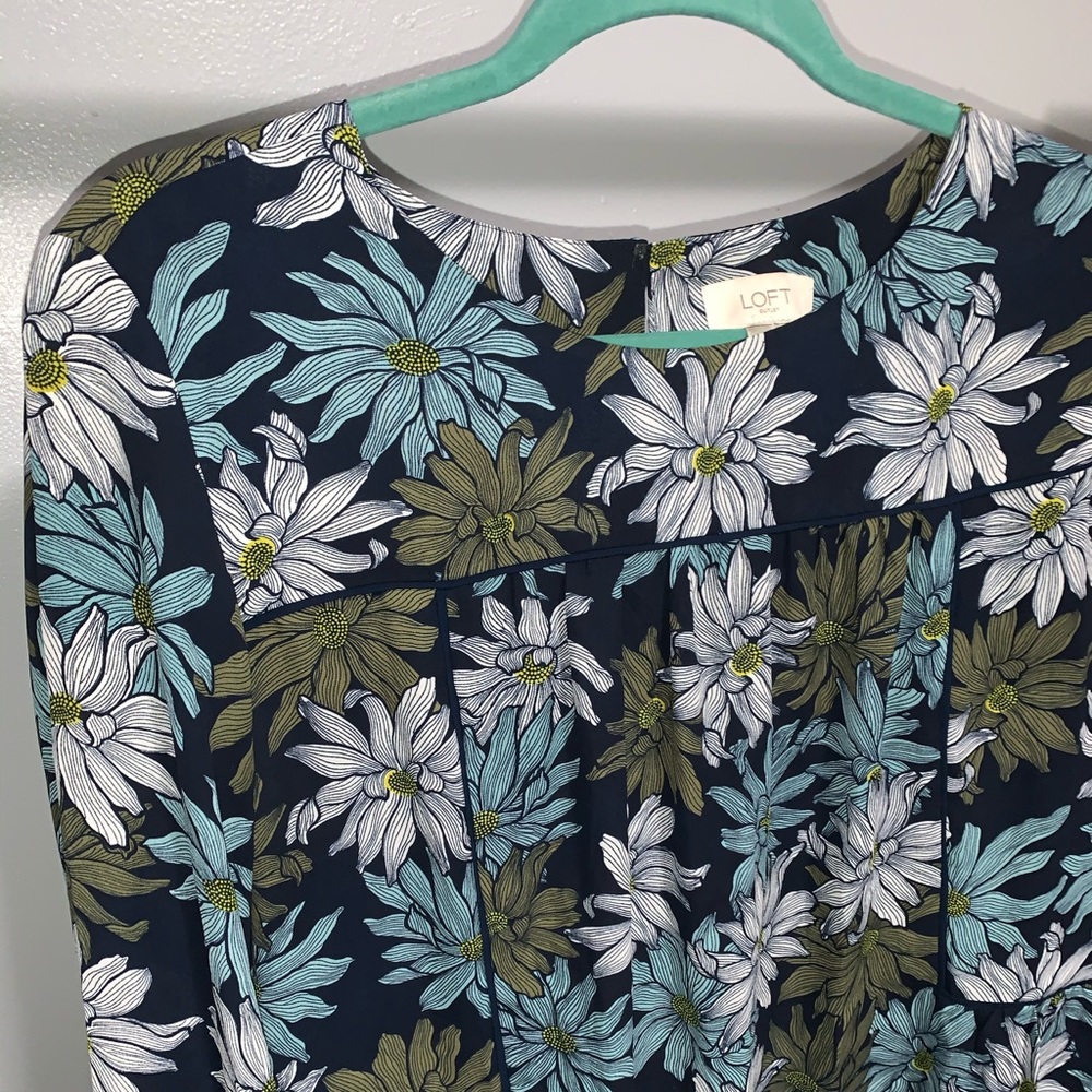 Loft flowy floral work blouse M/L